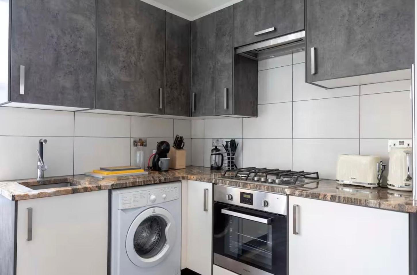 Apartment Bishops Way London